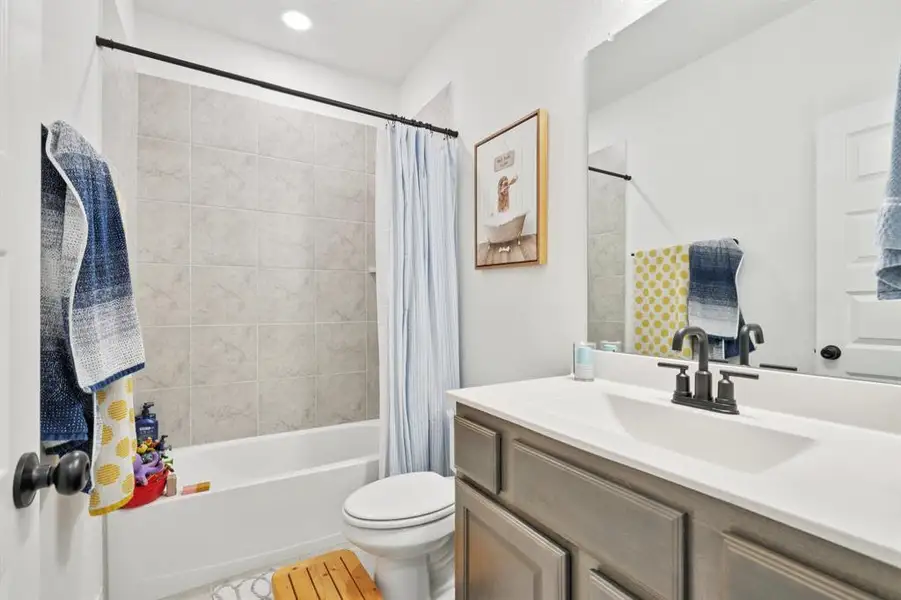 Furnished interior view inside a new home in , Fort Worth (Image 9).