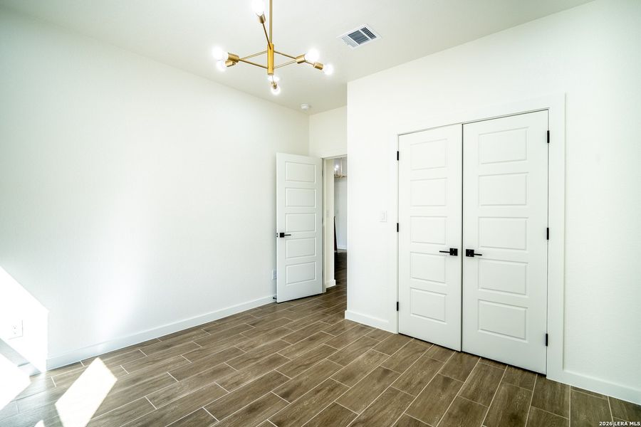 Spacious, unfurnished interior of a new home in , La Vernia (Image 23).