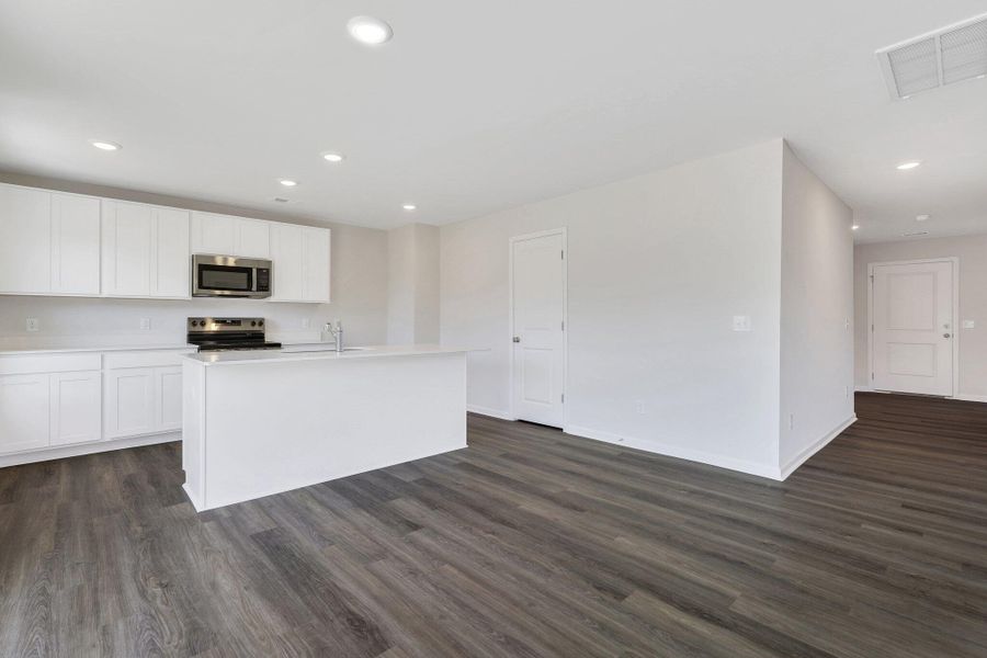 Spacious, unfurnished interior of a new home in Essence at Elms Glen Single Family Homes, Ladson (Image 25).