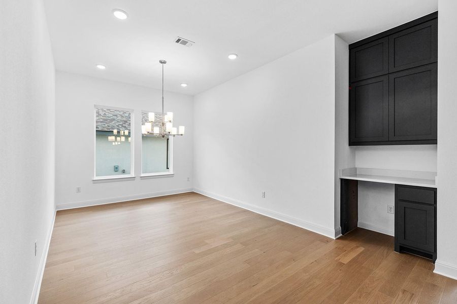Spacious, unfurnished interior of a new home in The Hollows Canyon - 60', Lago Vista (Image 19).