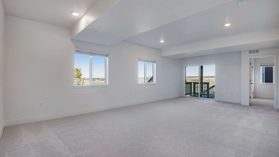 Spacious, unfurnished interior of a new home in Vantage, Berthoud (Image 19).
