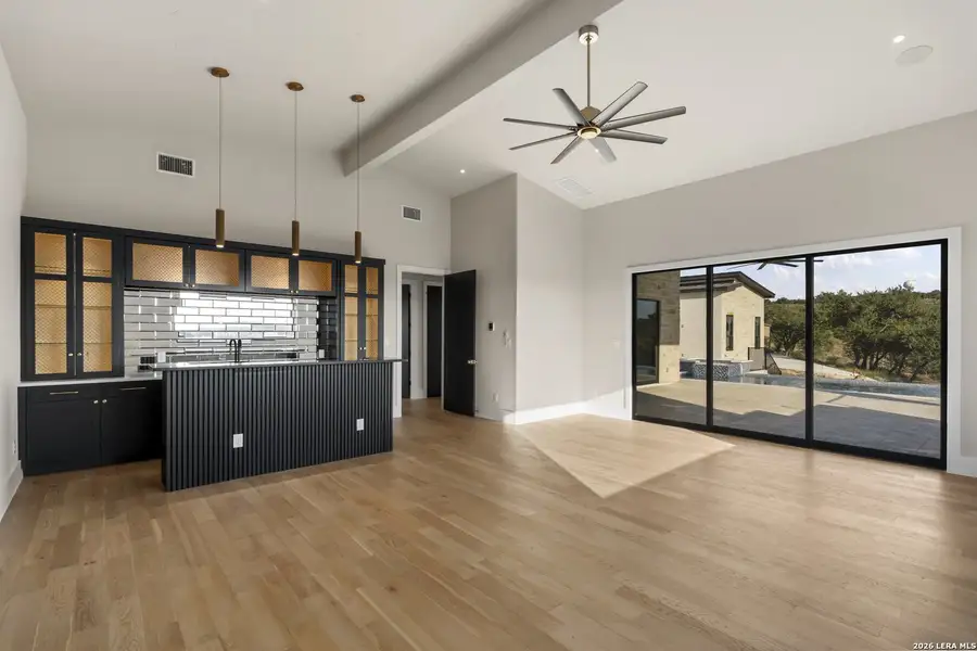 Spacious, unfurnished interior of a new home in , Canyon Lake (Image 26).