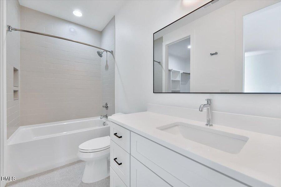 27-732 Hopkins St-27