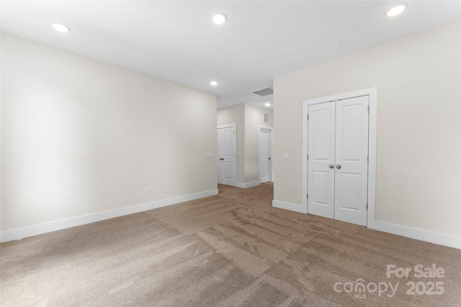 Spacious, unfurnished interior of a new home in , Gastonia (Image 34).
