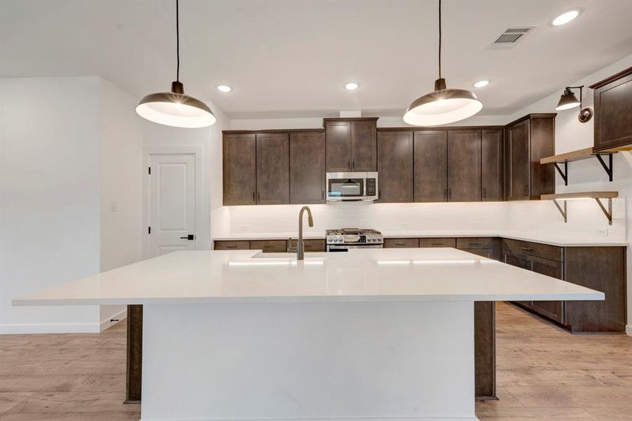 Furnished interior view inside a new home in Rolling Ridge, Van Alstyne (Image 10). Furnished interior view inside a new home in Rolling Ridge, Van Alstyne (Image 10).