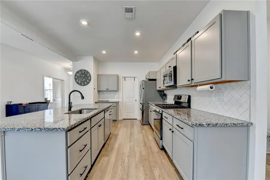 Furnished interior view inside a new home in Sweetbay Farm, Lawrenceville (Image 6).