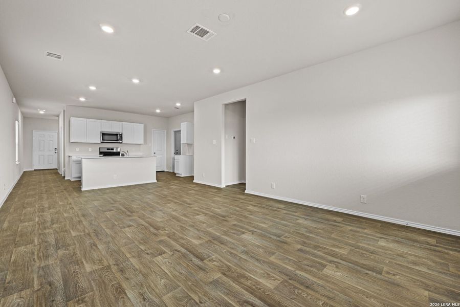 Spacious, unfurnished interior of a new home in Redbird Ranch, San Antonio (Image 19).