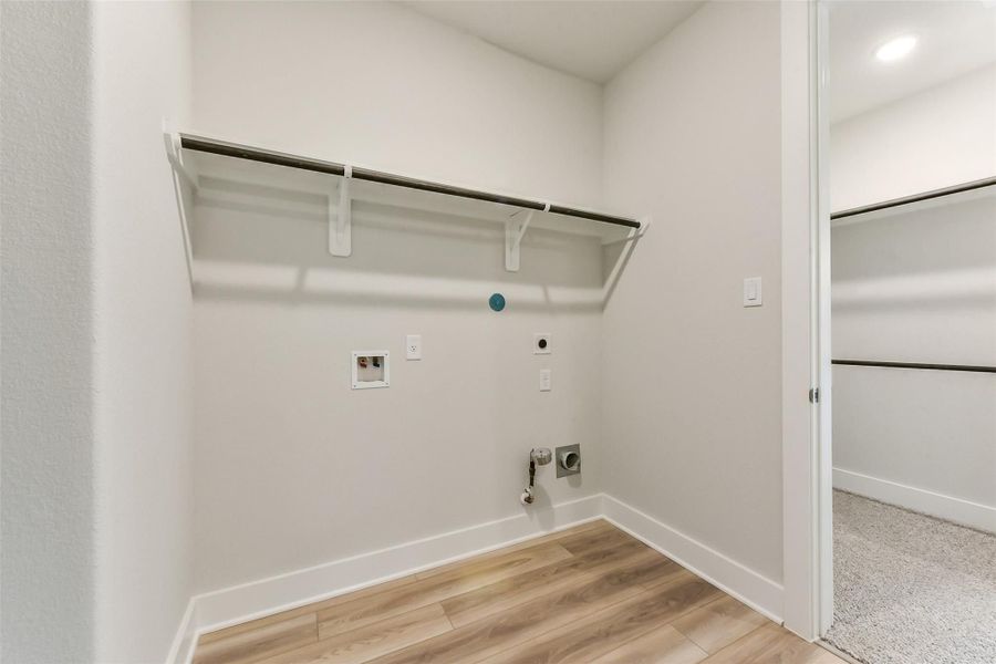 Spacious, unfurnished interior of a new home in Sierra Vista, Rosharon (Image 23).