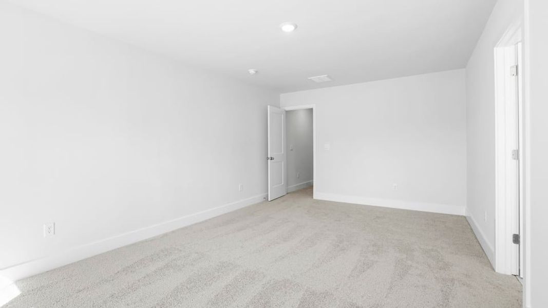 Spacious, unfurnished interior of a new home in Hidden Hills, Spartanburg (Image 28).