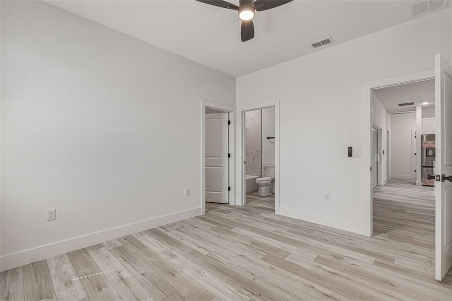 Spacious, unfurnished interior of a new home in , North Port (Image 19).