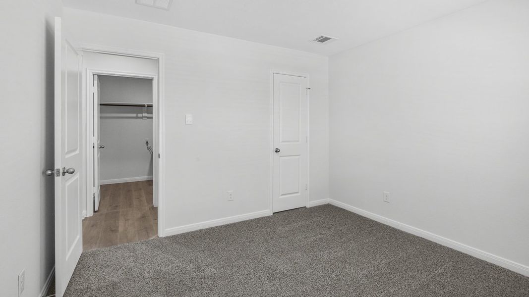 Spacious, unfurnished interior of a new home in Saddlebrook, Waxahachie (Image 15).