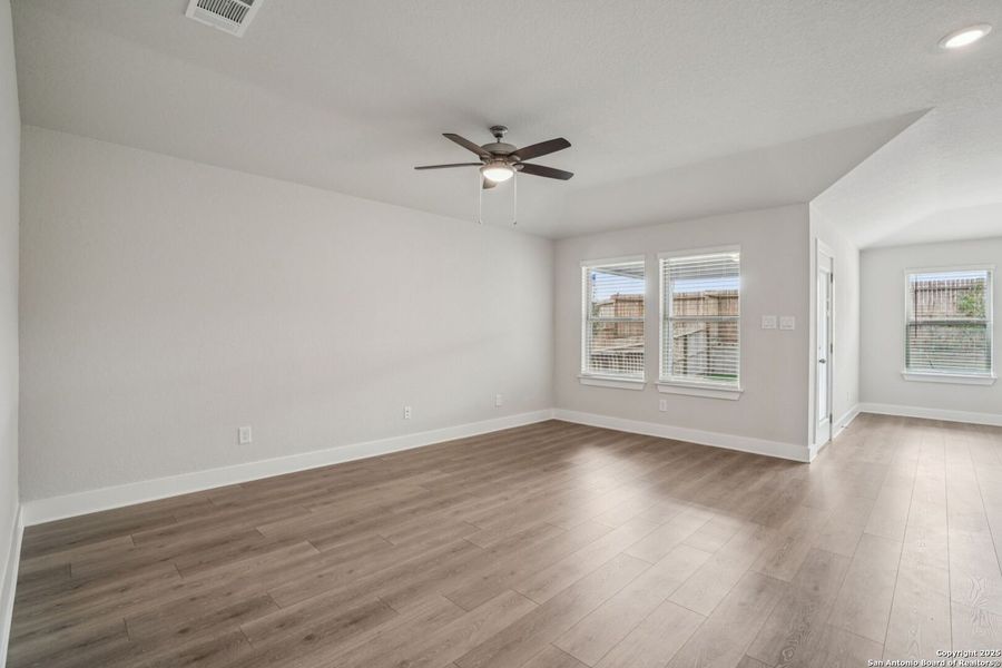 Spacious, unfurnished interior of a new home in Comanche Ridge, San Antonio (Image 12). Spacious, unfurnished interior of a new home in Comanche Ridge, San Antonio (Image 12).