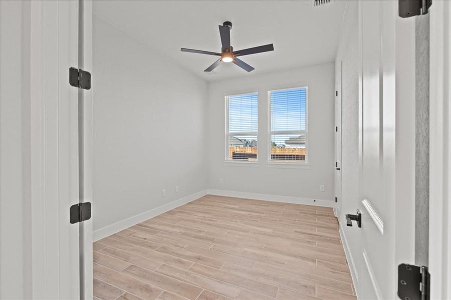 Spacious, unfurnished interior of a new home in Village at Three Oaks, Seguin (Image 28). Spacious, unfurnished interior of a new home in Village at Three Oaks, Seguin (Image 28).