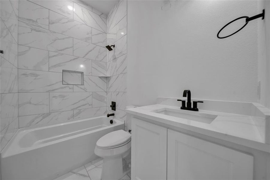 Furnished interior view inside a new home in , Terrell (Image 9).