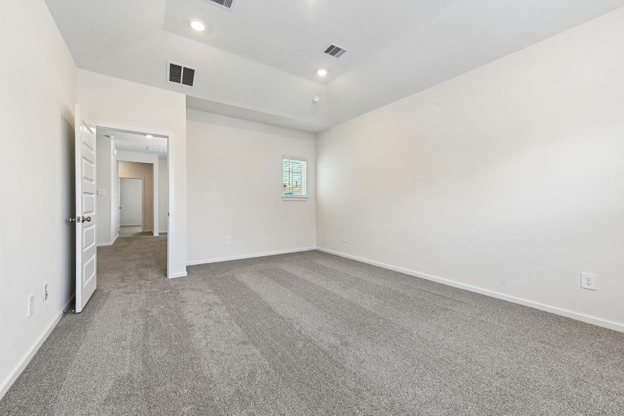 Spacious, unfurnished interior of a new home in Kemah Crossing - City Series, Kemah (Image 38).