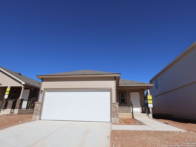 Exterior details and patio area of a home in Park Place, New Braunfels (Image 23).
