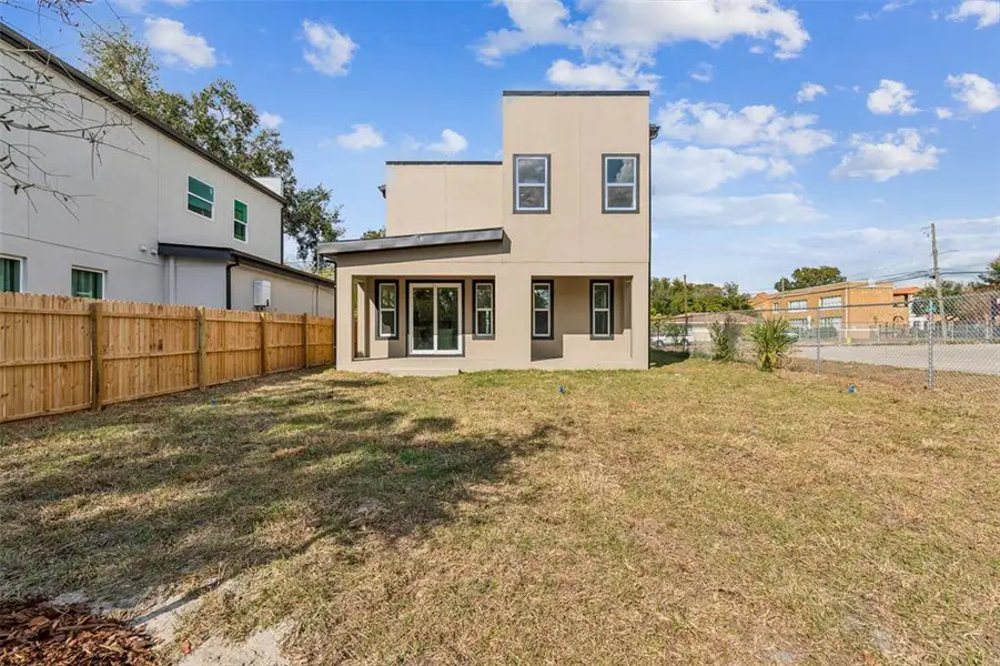Exterior details and patio area of a home in , Tampa (Image 4).