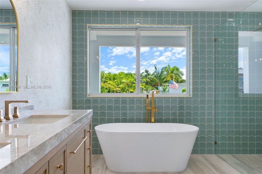 Furnished interior view inside a new home in , Tavernier (Image 7).