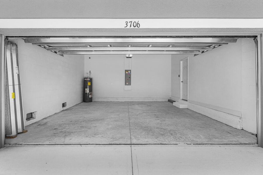 Spacious, unfurnished interior of a new home in Cape Coral, Cape Coral (Image 28). Spacious, unfurnished interior of a new home in Cape Coral, Cape Coral (Image 28).