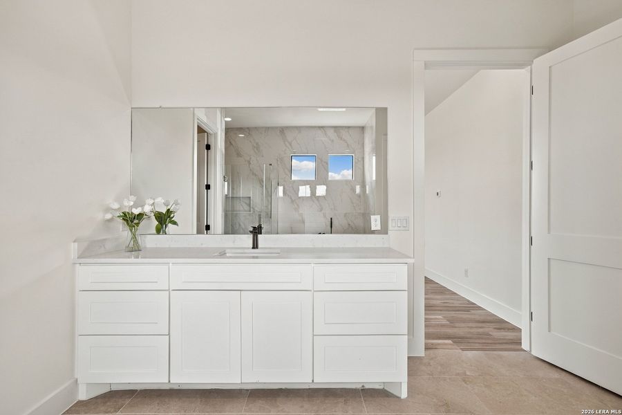 Furnished interior view inside a new home in , Floresville (Image 33).