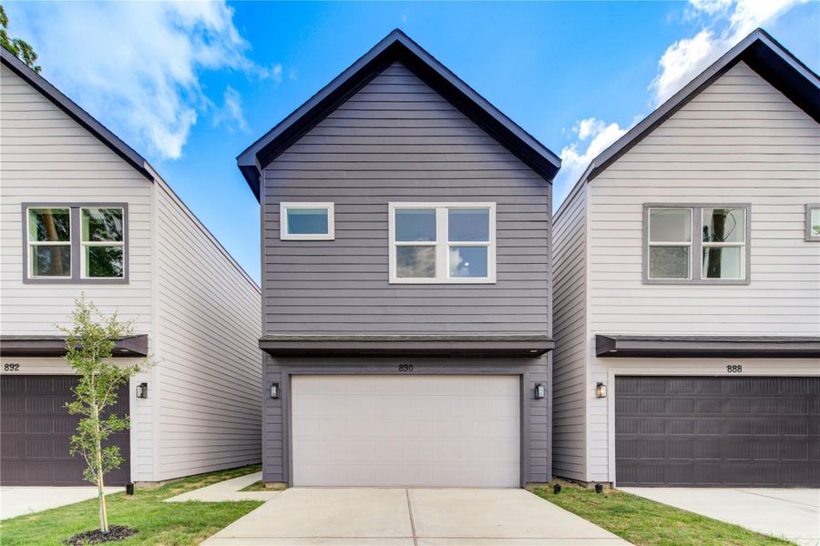 Front exterior of a new home in , Houston, TX, highlighting curb appeal (Image 1). Front exterior of a new home in , Houston, TX, highlighting curb appeal (Image 1).