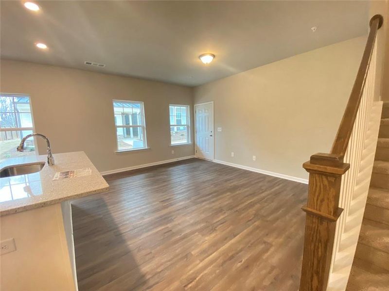 Spacious, unfurnished interior of a new home in Ross Pointe, Kennesaw (Image 8).
