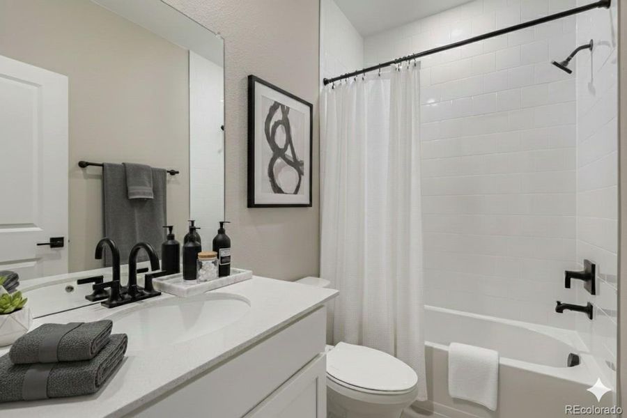 3rd floor bath-ensuite