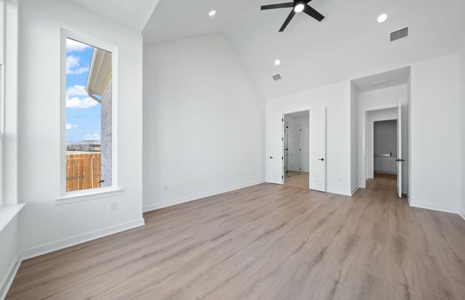 Spacious, unfurnished interior of a new home in 6 Creeks, Kyle (Image 32).