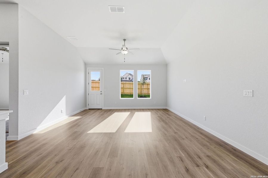 Spacious, unfurnished interior of a new home in , San Antonio (Image 30).