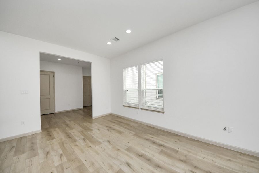 Image 6 of a home in .