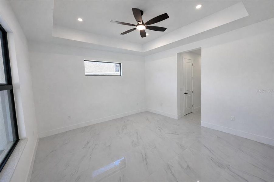 Spacious, unfurnished interior of a new home in , Cape Coral (Image 20).