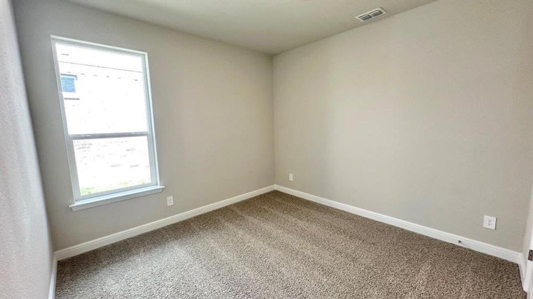 Spacious, unfurnished interior of a new home in Rock Creek Ranch, Fort Worth (Image 8).