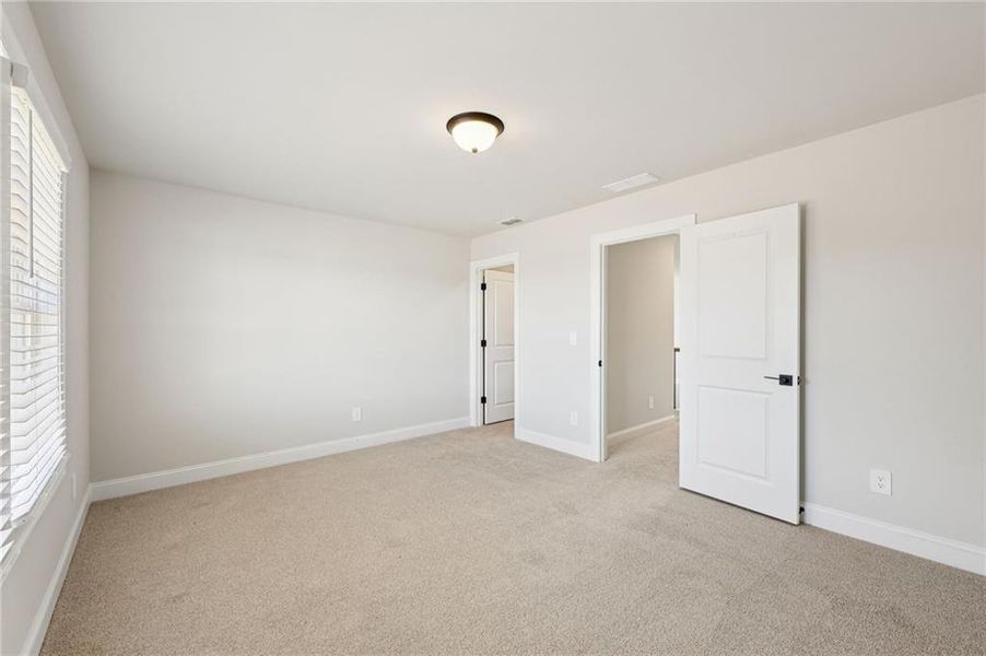 Spacious, unfurnished interior of a new home in River Pointe, Monroe (Image 19).