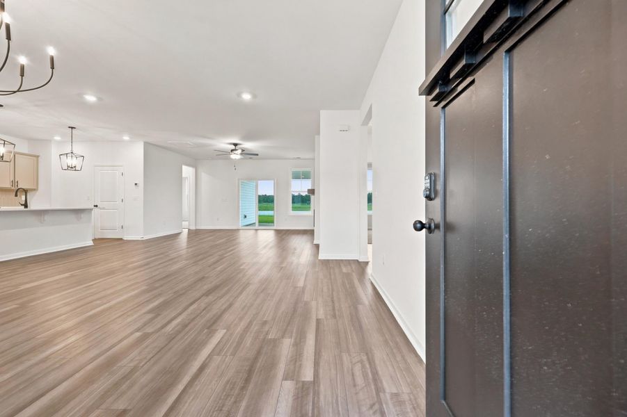 Spacious, unfurnished interior of a new home in Edgefield, Loris (Image 15).