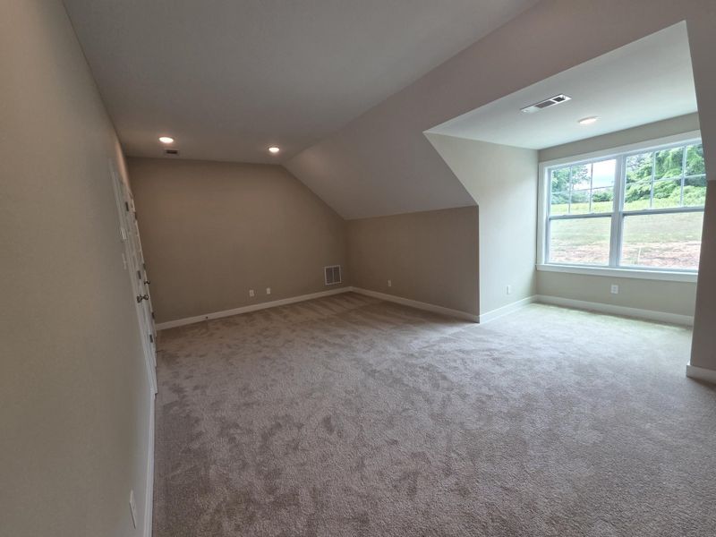 Spacious, unfurnished interior of a new home in Twin Oaks, Oakland (Image 27).