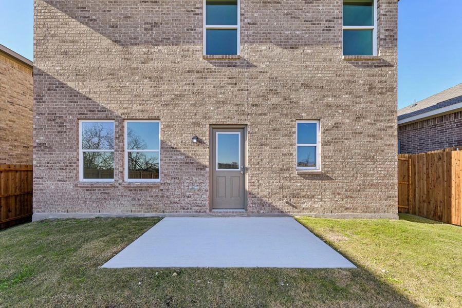 Representative exterior details of a home built from the Endeavor by Starlight Homes in Meadow Park, Melissa (Image 3).