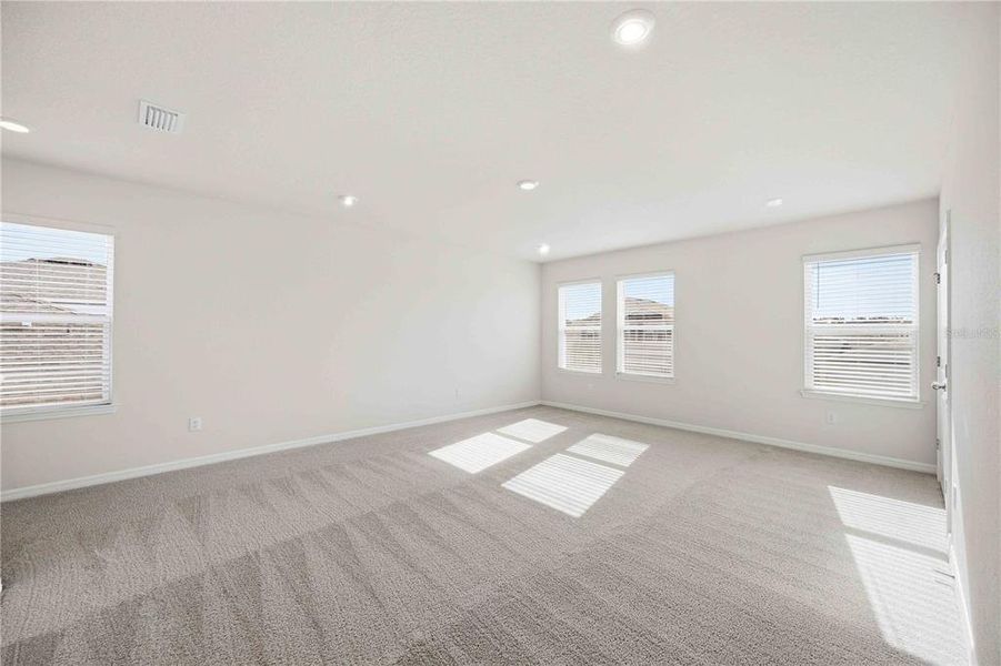 Spacious, unfurnished interior of a new home in Coddington, Bradenton (Image 47).