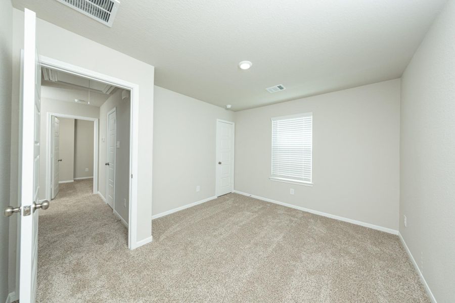 Spacious, unfurnished interior of a new home in Mackenzie Creek, Conroe (Image 14). Spacious, unfurnished interior of a new home in Mackenzie Creek, Conroe (Image 14).