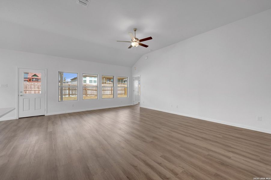 Spacious, unfurnished interior of a new home in Greenspoint Heights, Seguin (Image 40).