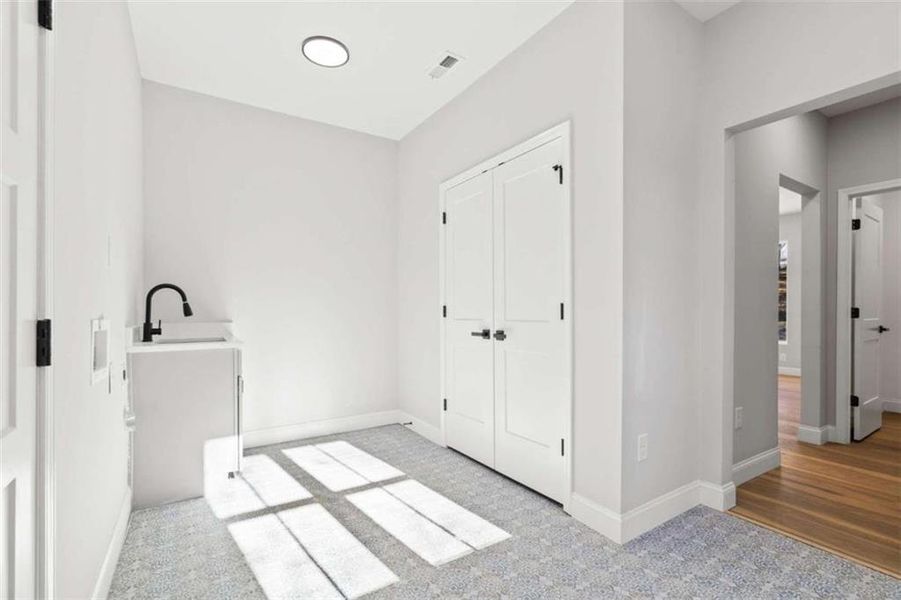 Spacious, unfurnished interior of a new home in , Gainesville (Image 23).