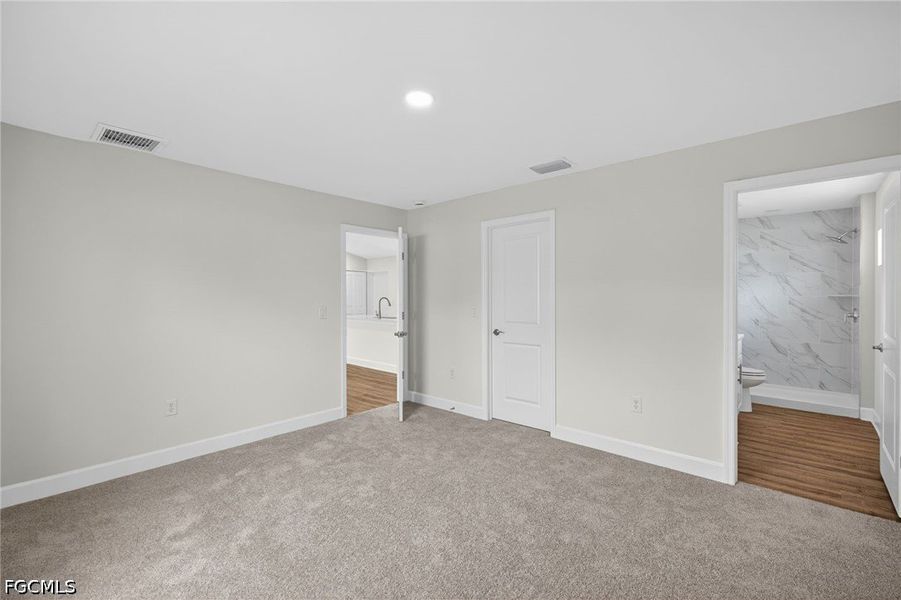 Spacious, unfurnished interior of a new home in Cape Coral, Cape Coral (Image 12).