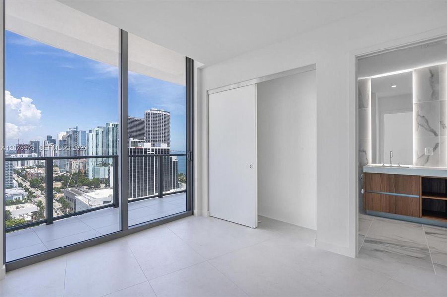 Spacious, unfurnished interior of a new home in , Miami (Image 19).