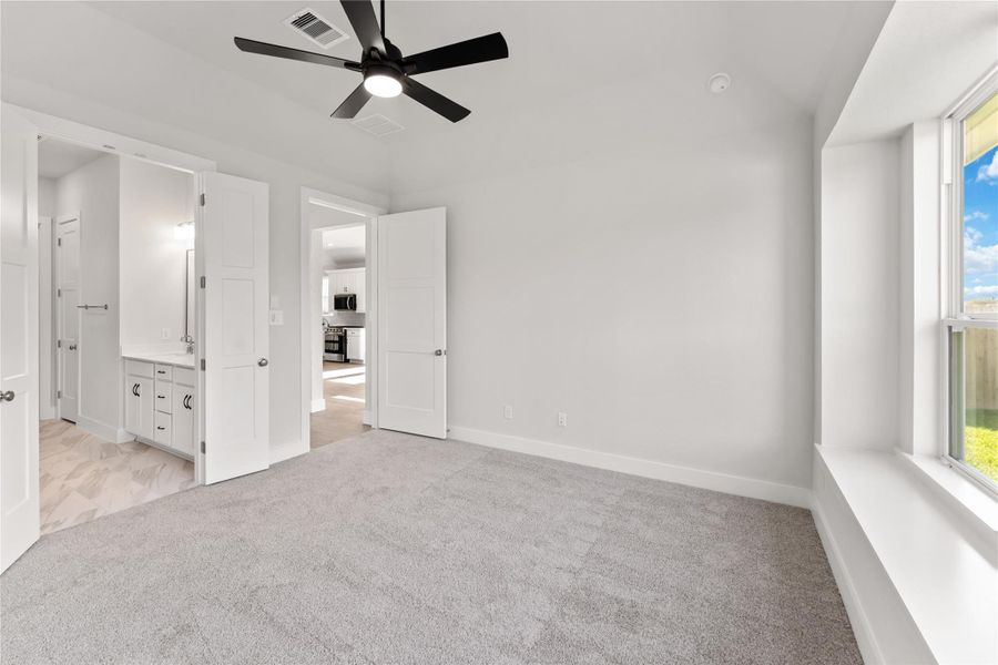 Spacious, unfurnished interior of a new home in Ellwood, Iowa Colony (Image 15).