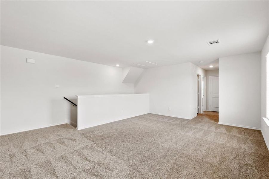 Spacious, unfurnished interior of a new home in , Princeton (Image 15).