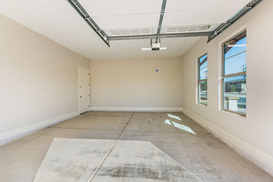 Spacious, unfurnished interior of a new home in Bellero Estates, Queen Creek (Image 29). Spacious, unfurnished interior of a new home in Bellero Estates, Queen Creek (Image 29).