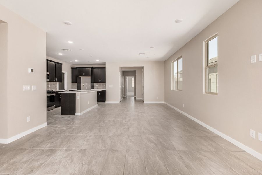 Spacious, unfurnished interior of a new home in Mira Vista at Victory, Buckeye (Image 7).
