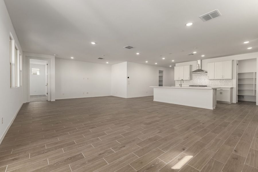 Spacious, unfurnished interior of a new home in Bella Vista Farms, San Tan Valley (Image 7). Spacious, unfurnished interior of a new home in Bella Vista Farms, San Tan Valley (Image 7).