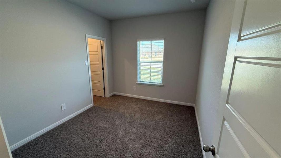 Spacious, unfurnished interior of a new home in Saratoga, Granbury (Image 17).