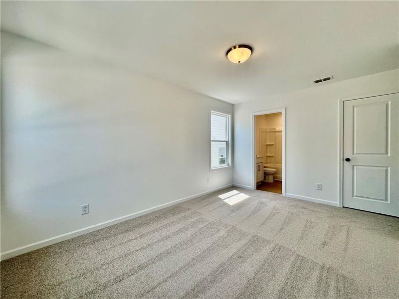 Spacious, unfurnished interior of a new home in Eastlyn Crossing, Flowery Branch (Image 20).