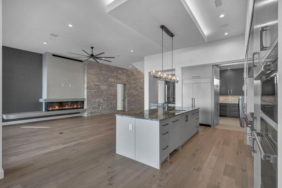 Spacious, unfurnished interior of a new home in , Horseshoe Bay (Image 28).